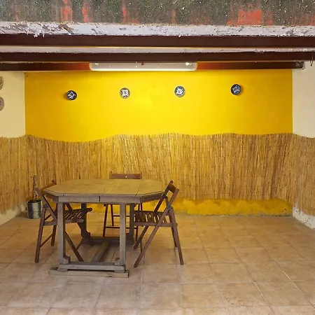 Parallel-patio