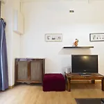Parallel-patio