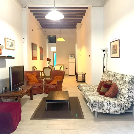 Parallel-patio Apartment Barcelona