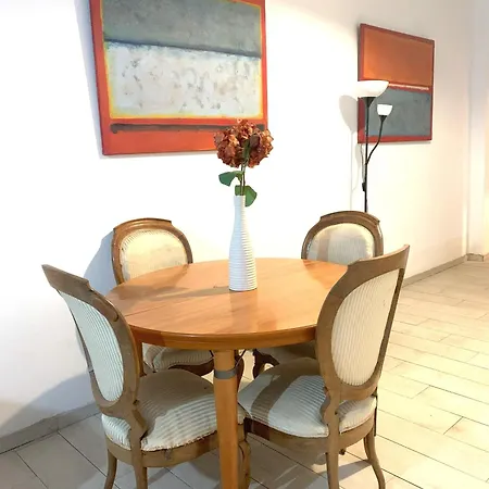 Parallel-patio Apartment