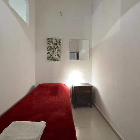 Parallel-patio